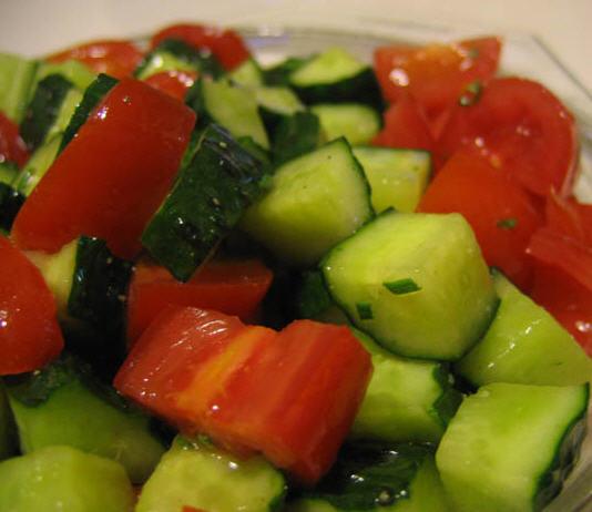 西红柿黄瓜沙拉的做法